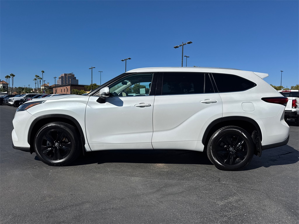 2022 Toyota Highlander XLE photo 6