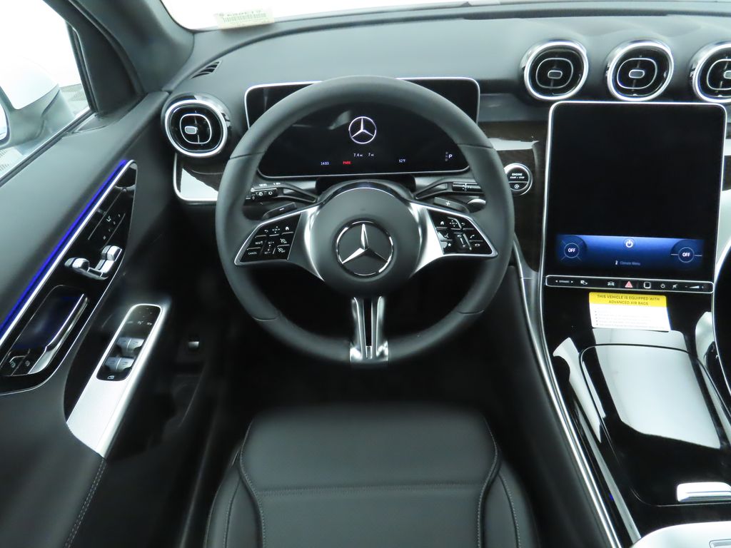 2025 Mercedes Benz GLC 300 photo 11