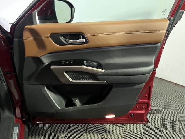 2022 Nissan Pathfinder Platinum photo 30