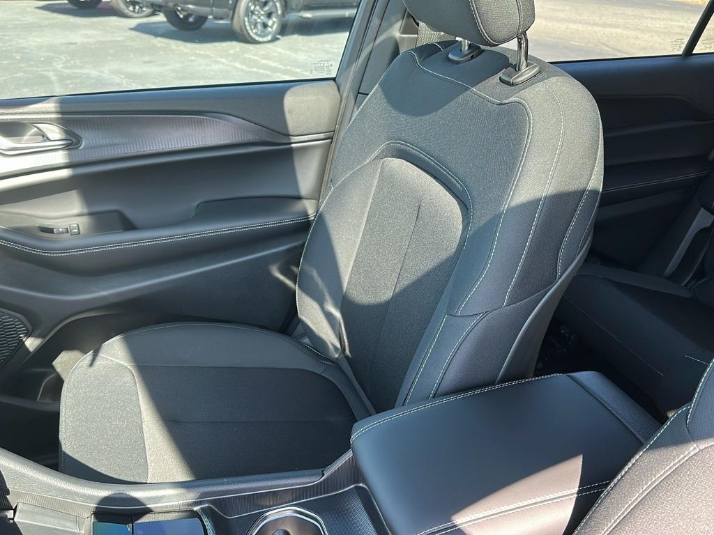 2025 Jeep Grand Cherokee Laredo X photo 26