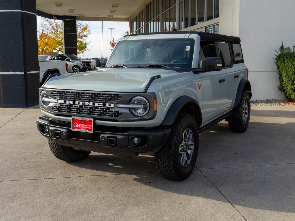 2023 Ford Bronco Badlands photo 2