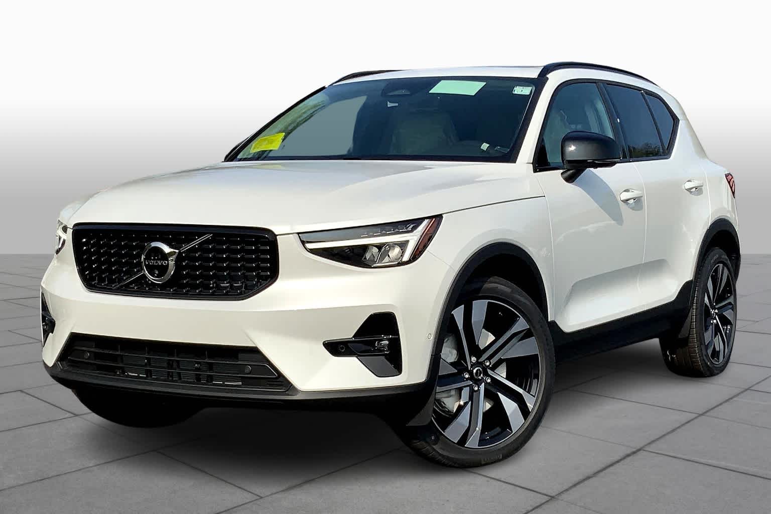 New 2024 Volvo XC40 Plus Dark Theme Sport Utility in Danvers R2230505