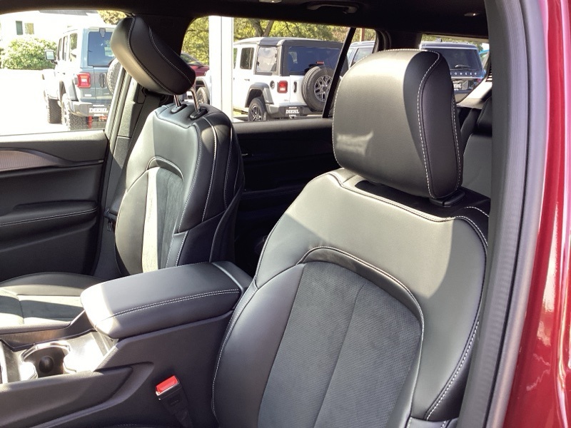 2025 Jeep Grand Cherokee Altitude X photo 24
