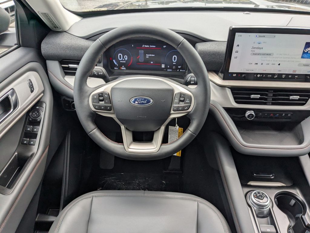 2025 Ford Explorer photo 9