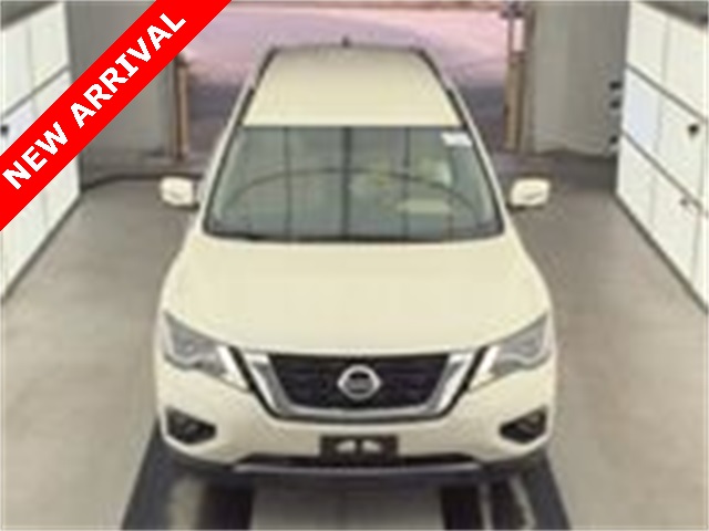 2018 Nissan Pathfinder SL photo 2