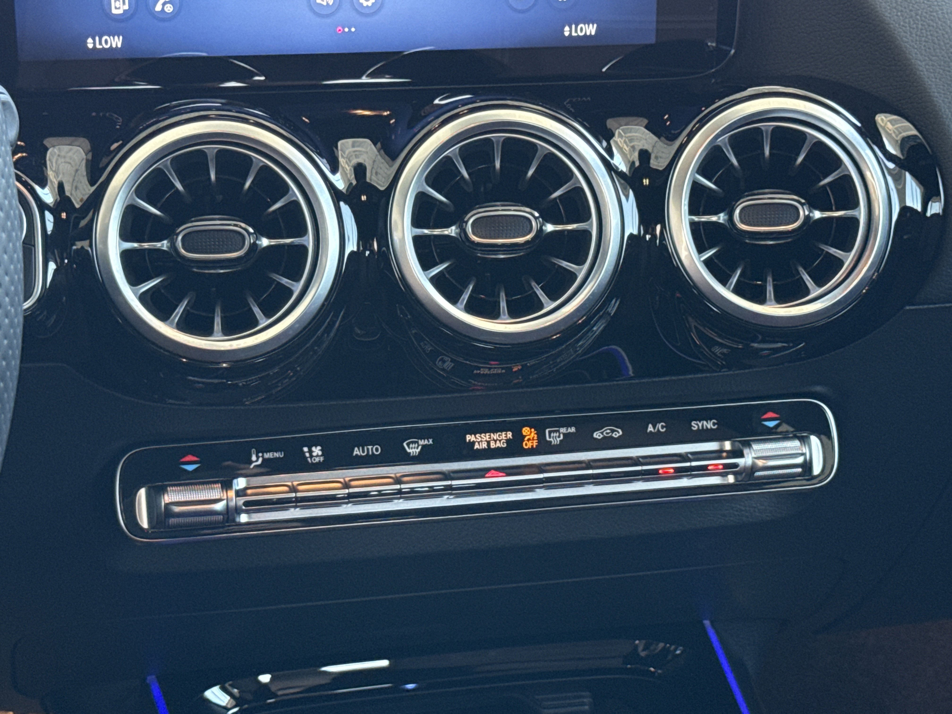 2025 Mercedes Benz GLA 250 photo 9