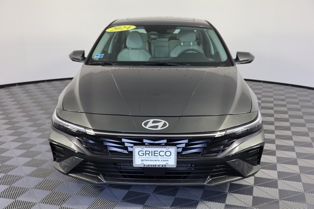 2024 Hyundai Elantra Hybrid Limited photo 3