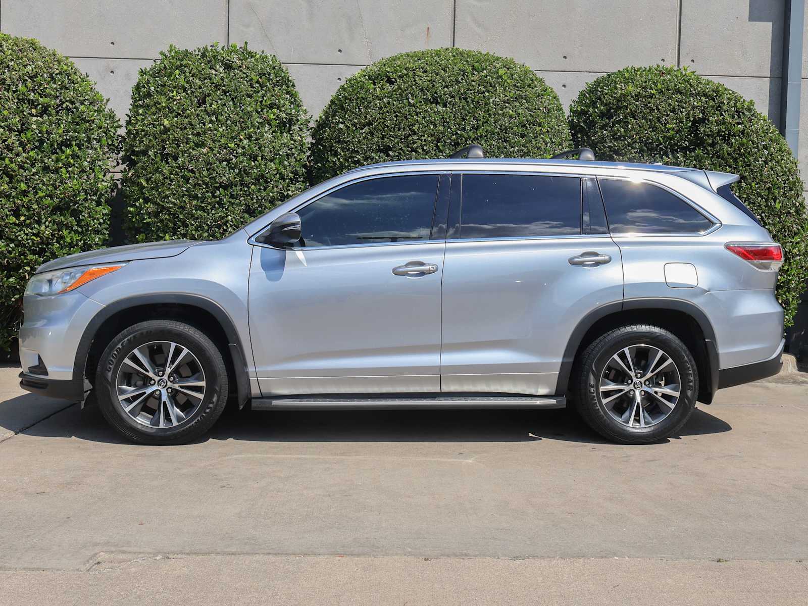 2016 Toyota Highlander Base Hybrid photo 4