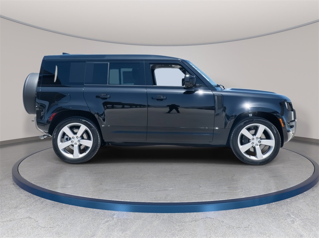 2025 Land Rover Defender 110 X-Dynamic SE photo 6
