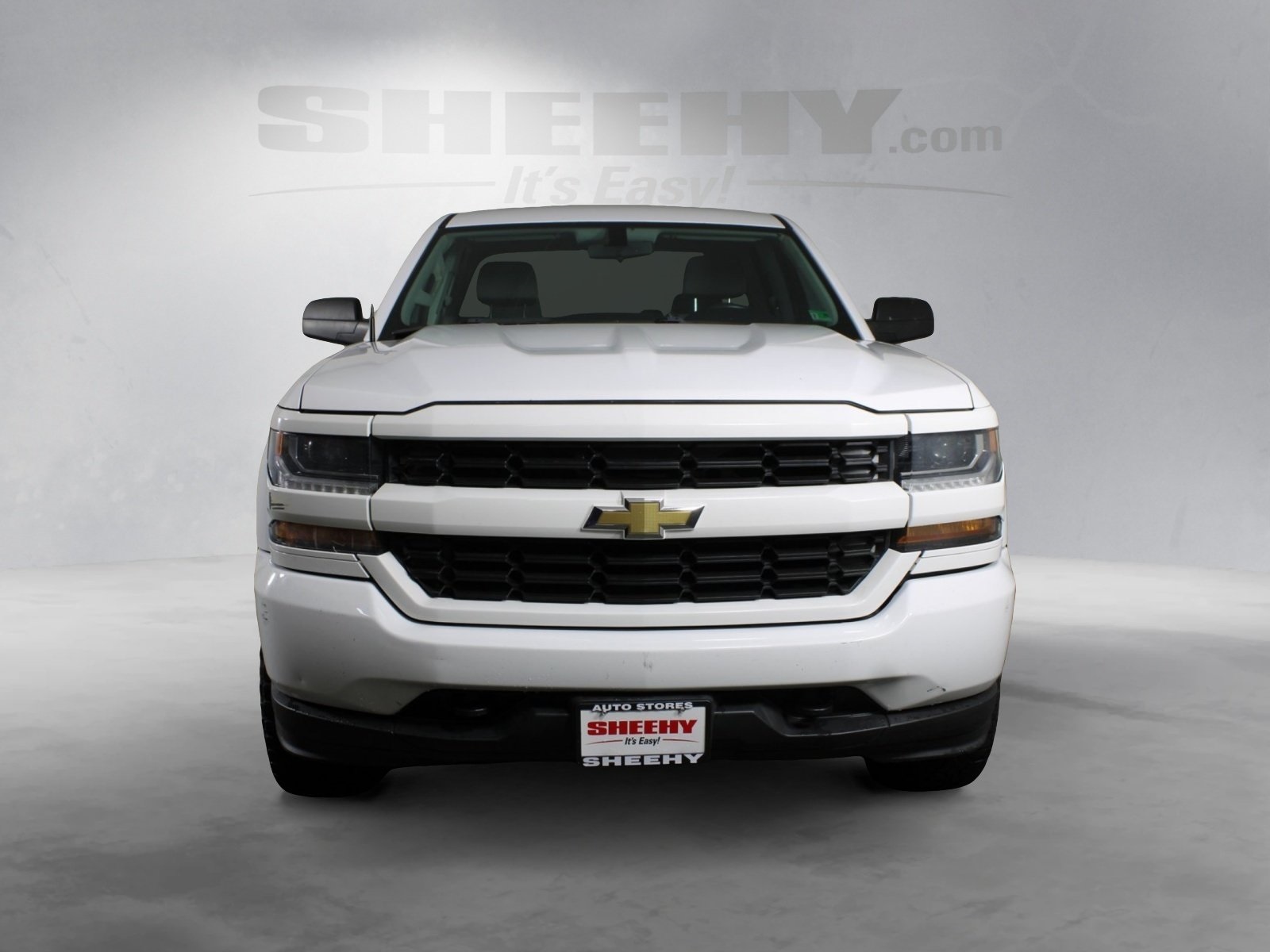 2016 Chevrolet Silverado 1500 Custom photo 3
