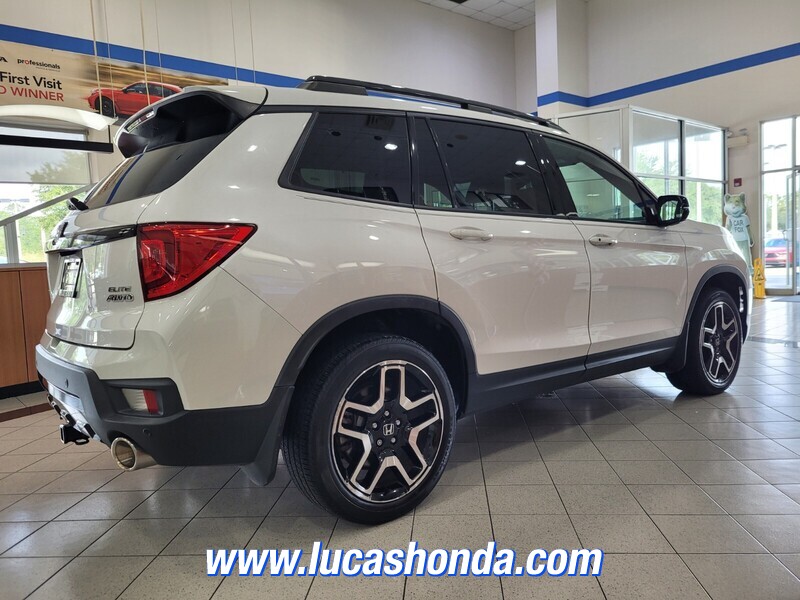 2023 Honda Passport Elite photo 2