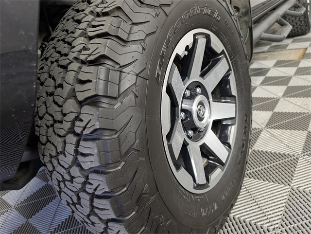 2019 Toyota 4Runner TRD Off-Road Premium photo 9