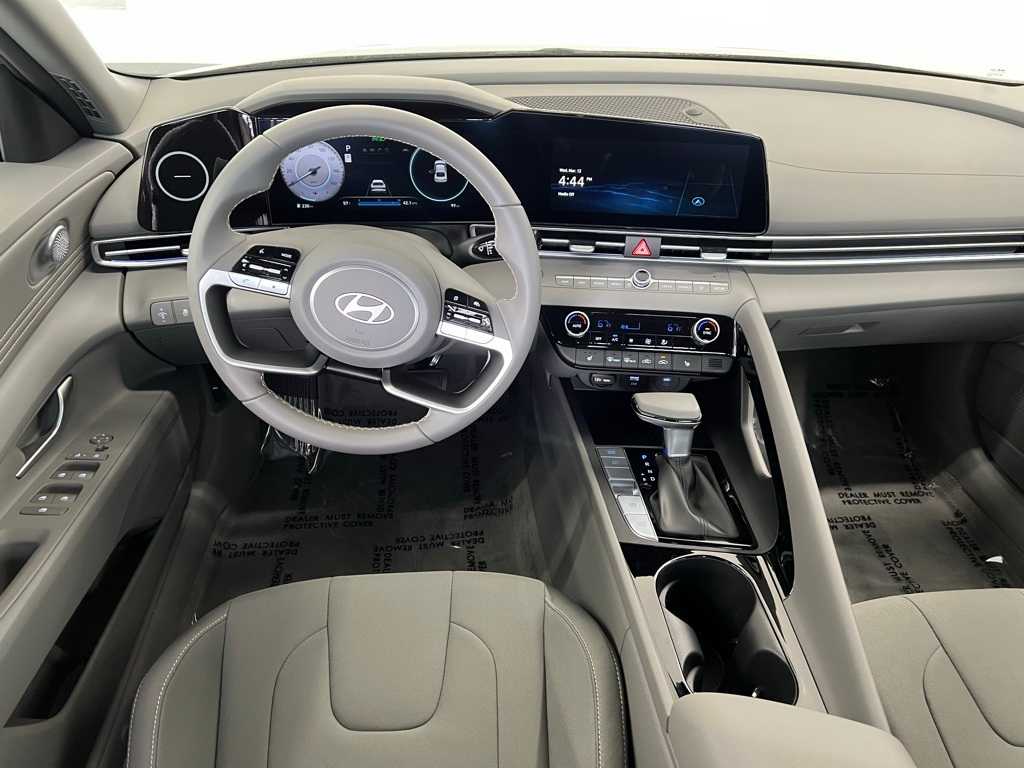 2025 Hyundai Elantra SEL Convenience photo 34