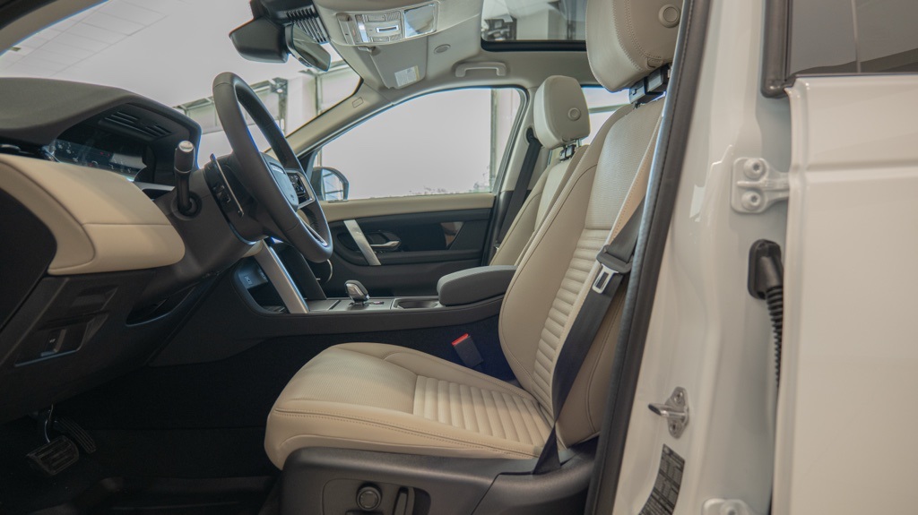 2025 Land Rover Discovery Sport S photo 9