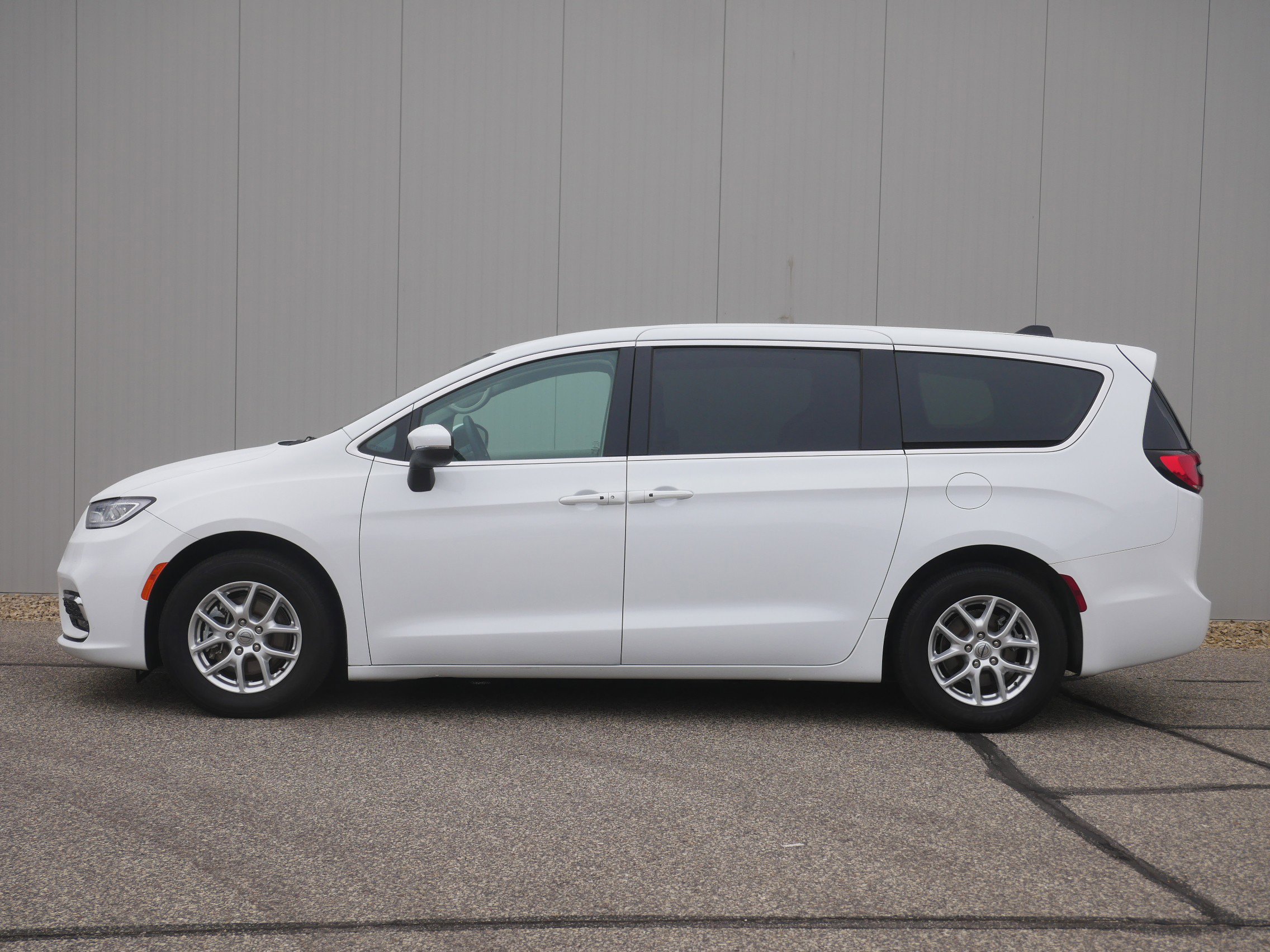 Used 2023 Chrysler Pacifica Touring L with VIN 2C4RC1BG6PR581390 for sale in Hastings, Minnesota