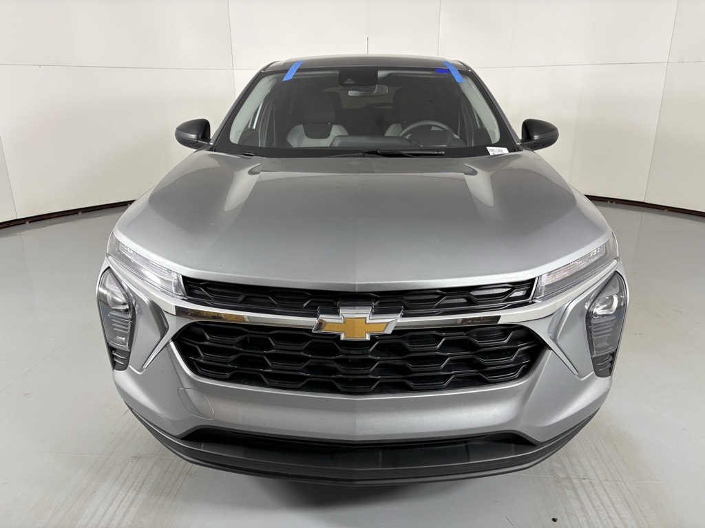 2024 Chevrolet Trax LS photo 3
