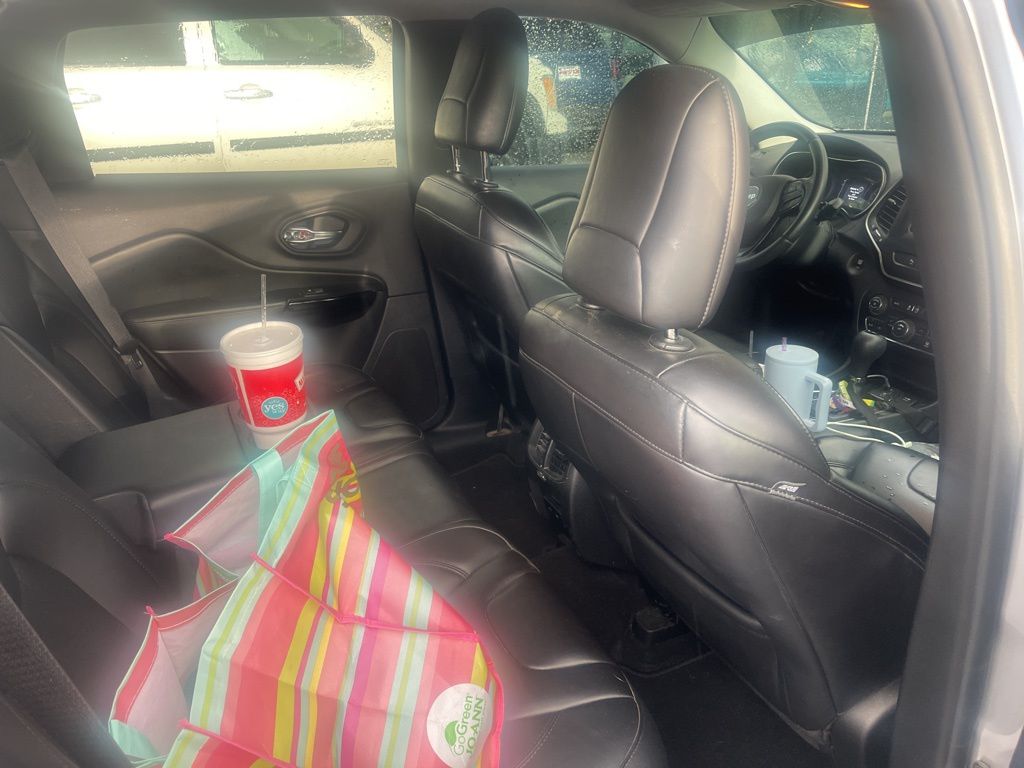 2019 Jeep Cherokee Altitude photo 18