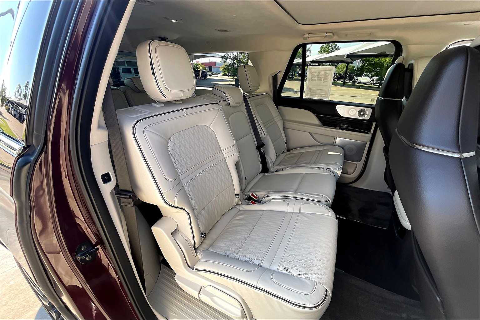 2024 Lincoln Navigator Black Label photo 17