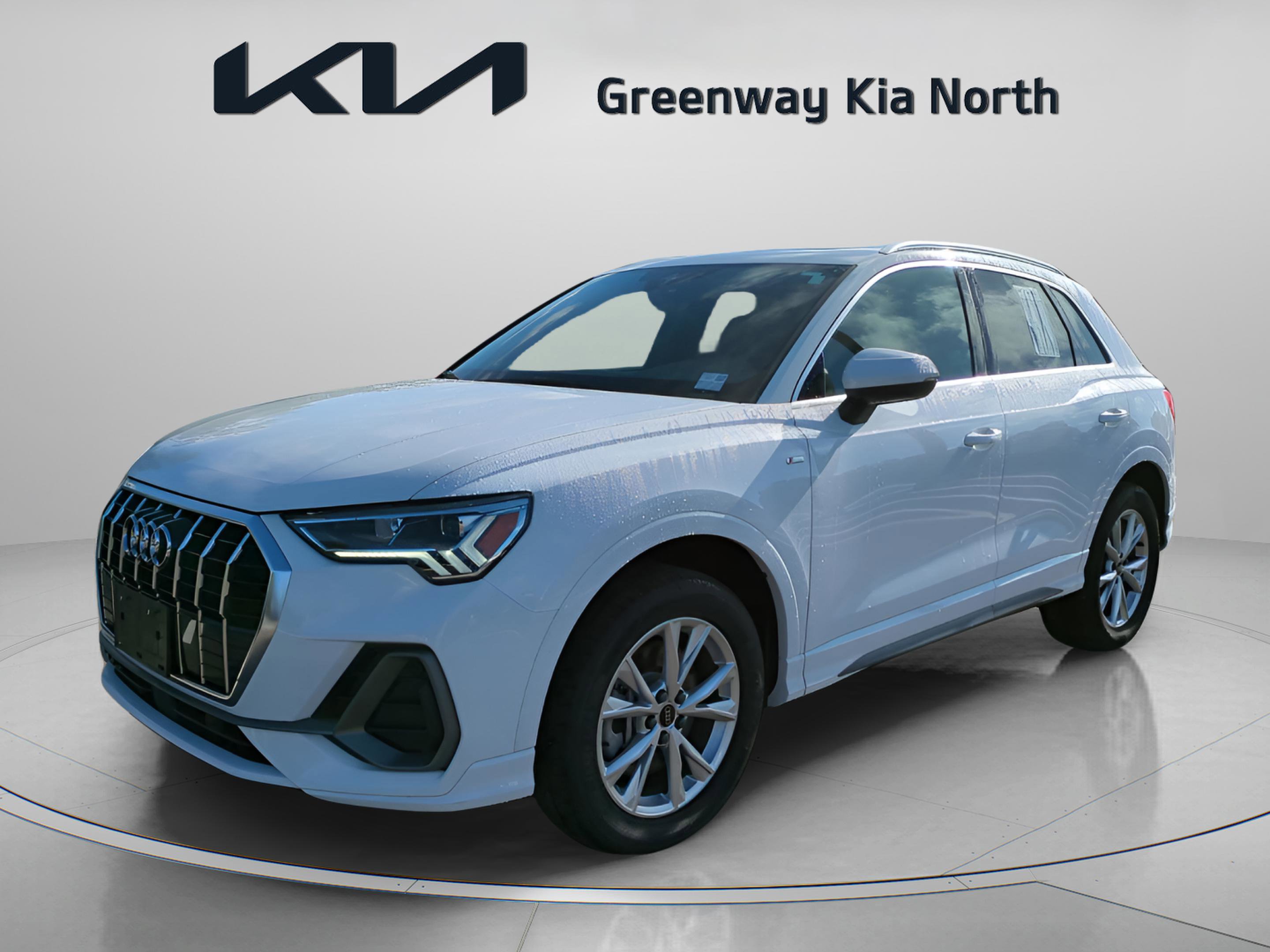 2024 Audi Q3 S line Premium photo 3