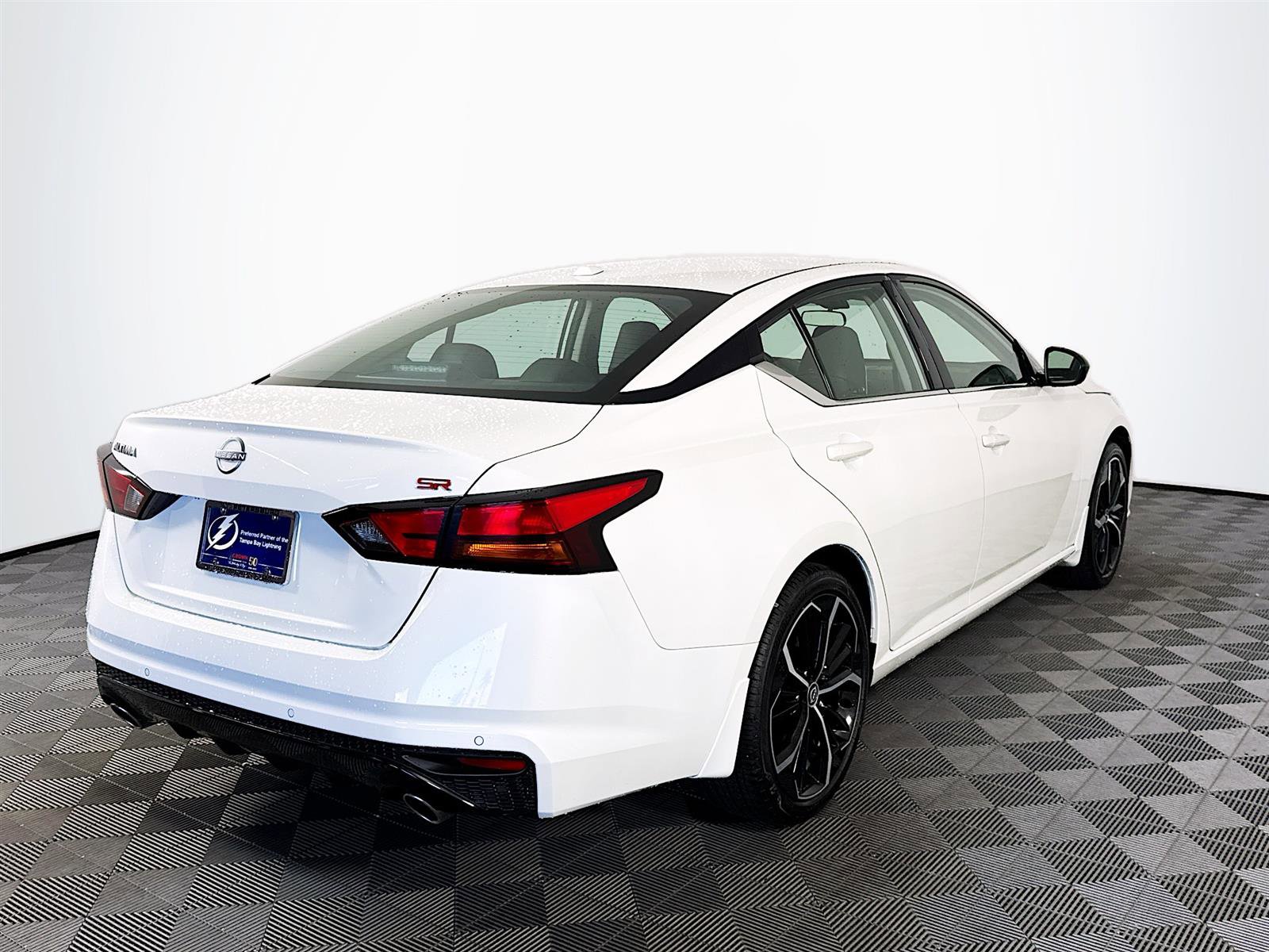 2025 Nissan Altima SR photo 7