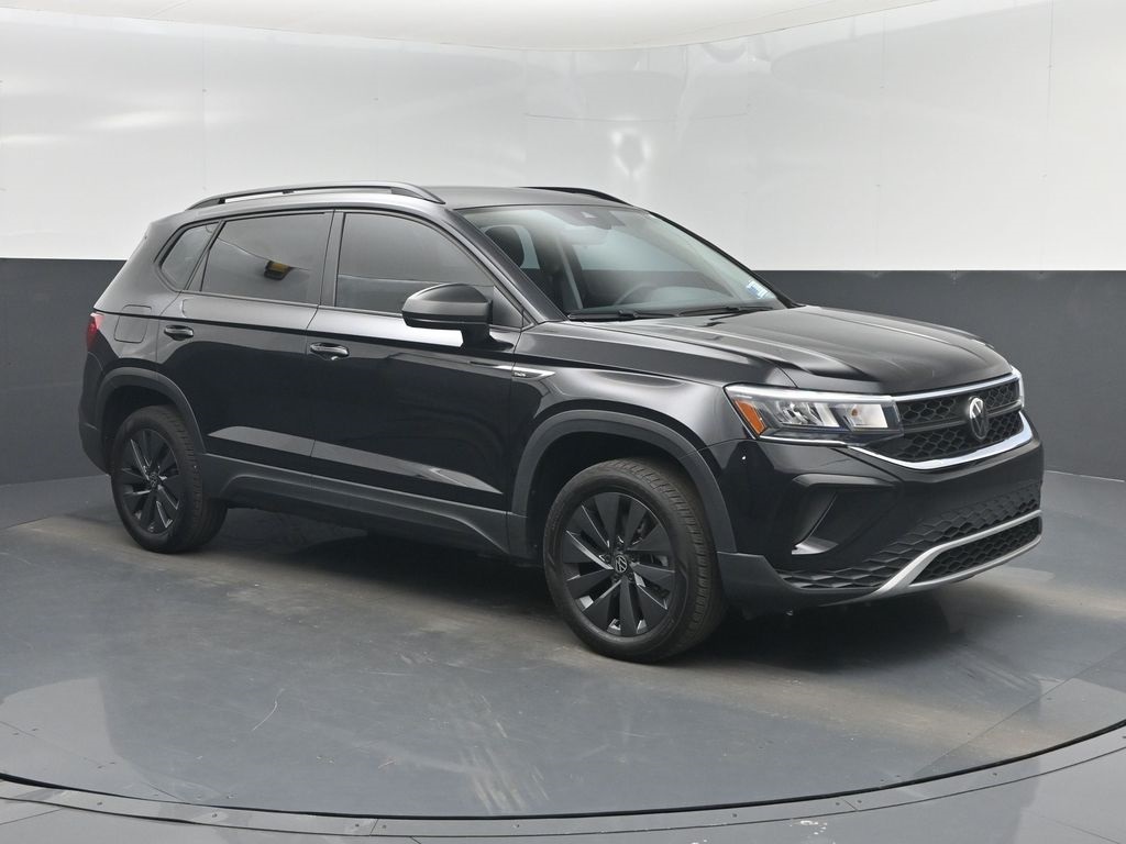 2024 Volkswagen Taos S's photo