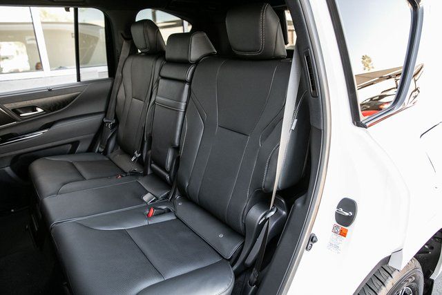 2024 Lexus LX 600 Luxury photo 7