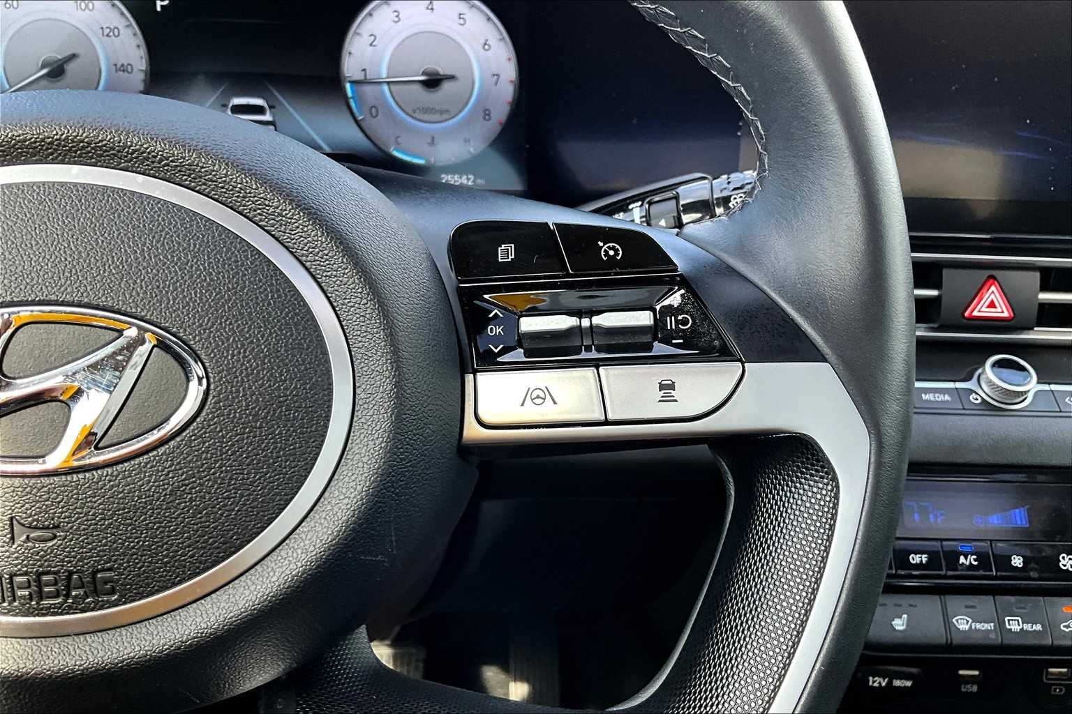 2023 Hyundai Elantra Limited photo 22