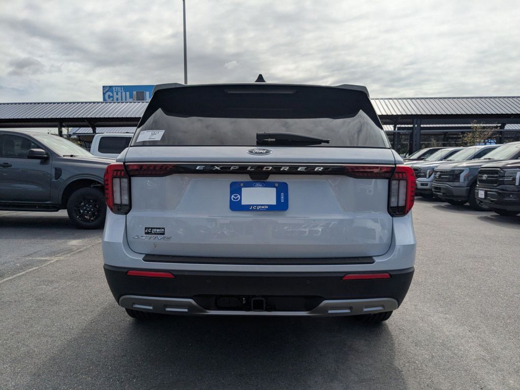 2025 Ford Explorer photo 5