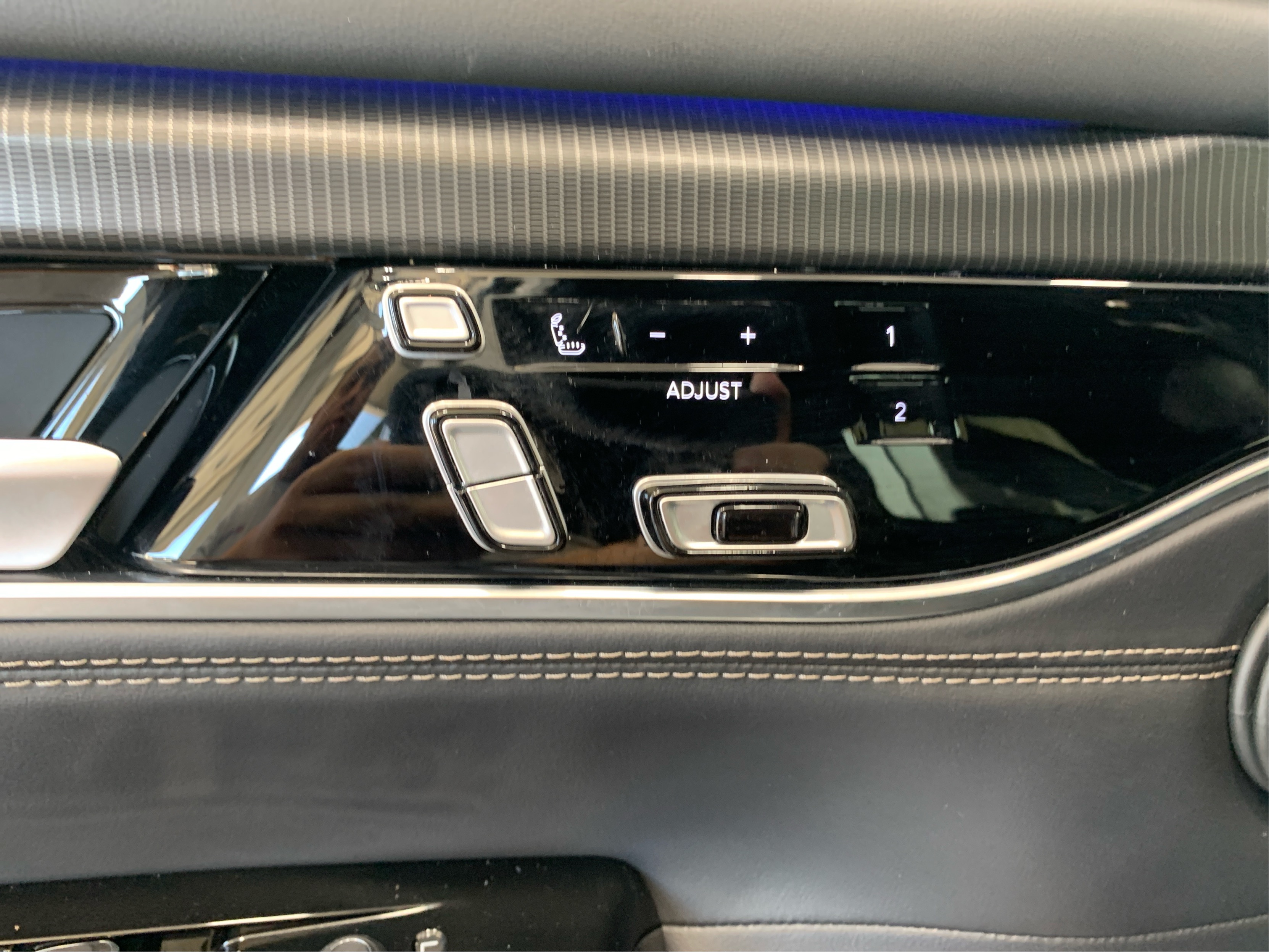 2024 Jeep Grand Wagoneer II photo 3