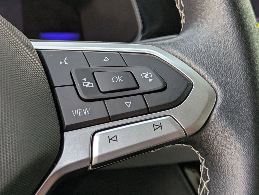 2022 Volkswagen Taos SE photo 13