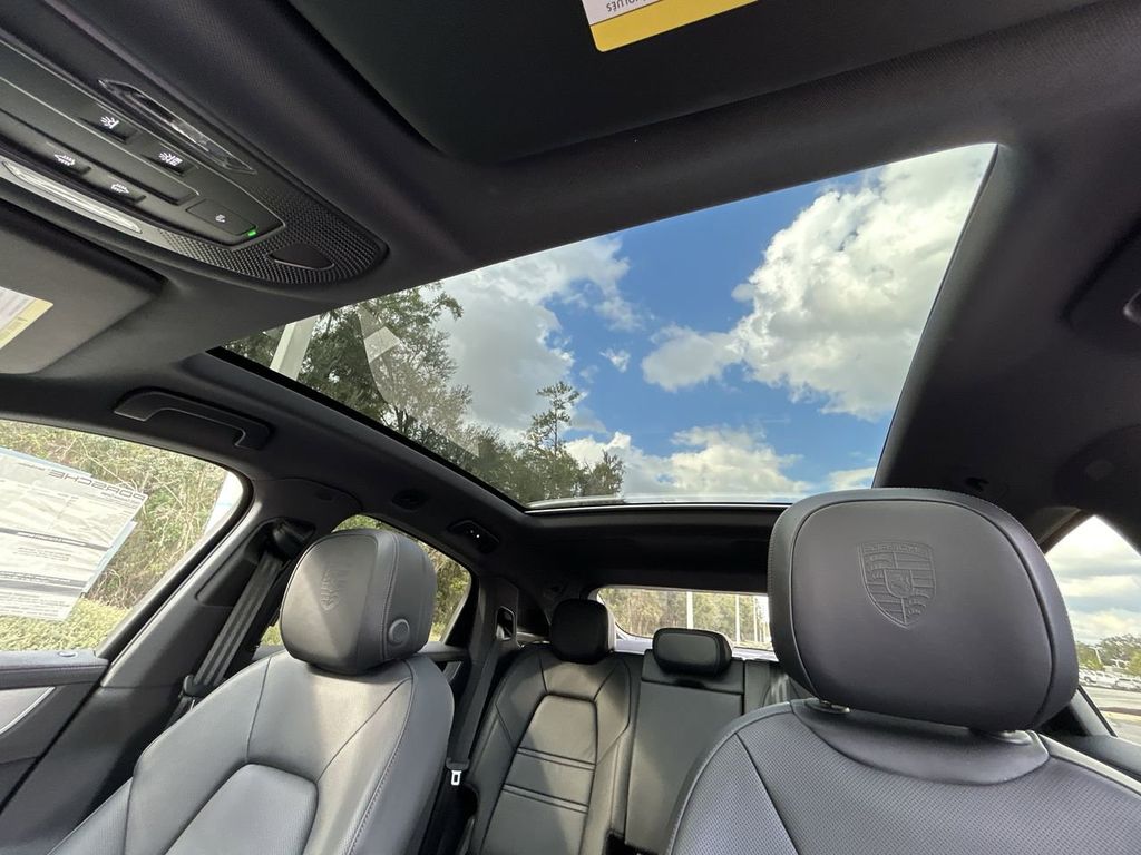 2025 Porsche Cayenne Coupe Base photo 26