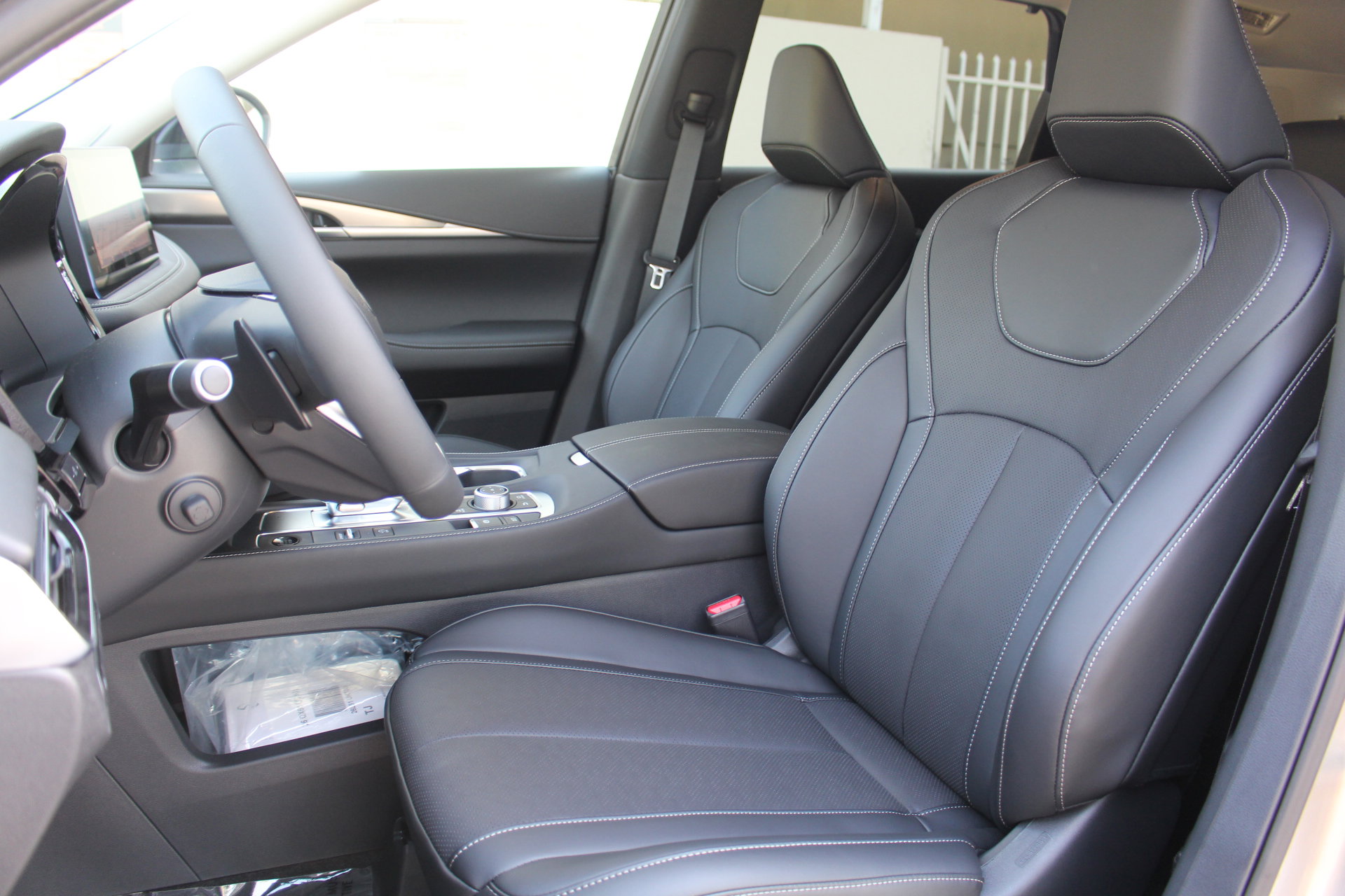 2026 Infiniti QX60 Luxe photo 11