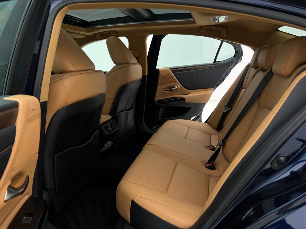 2023 Lexus ES 350 photo 17