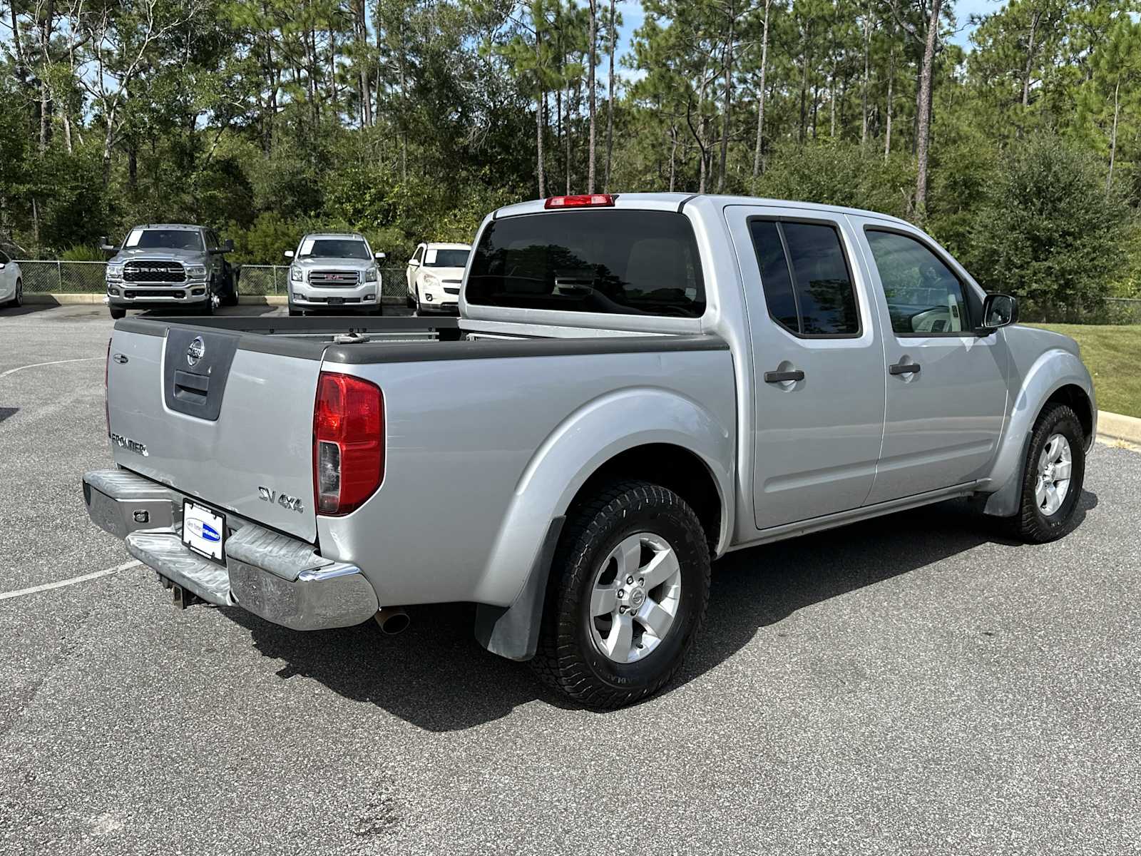 2012 Nissan Frontier SV Crew Cab photo 4