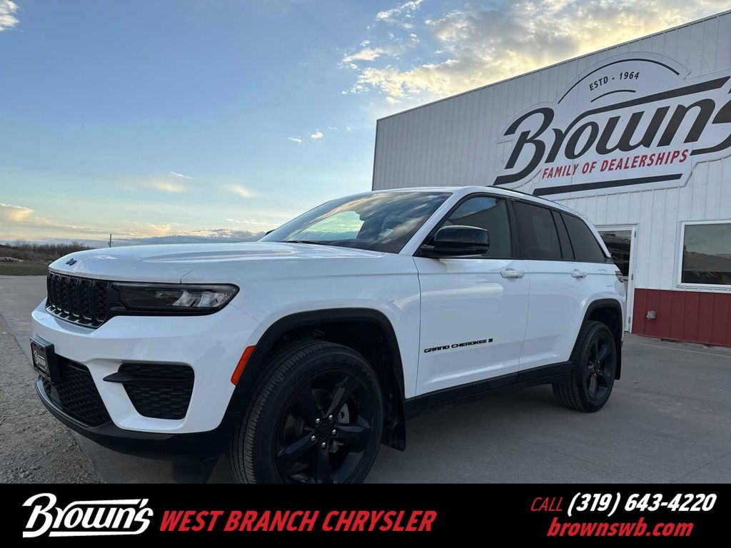 2023 Jeep Grand Cherokee Altitude's photo