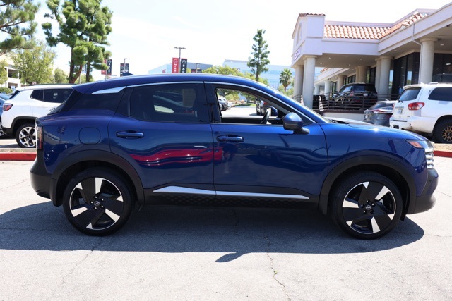 2025 Nissan Kicks SR photo 2