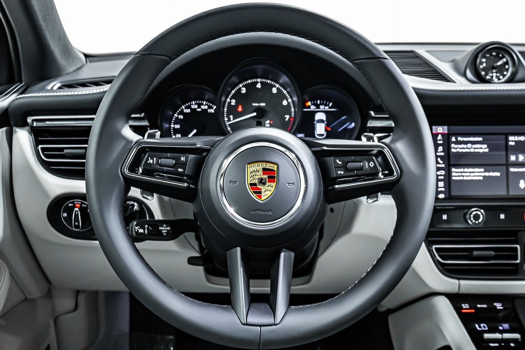2025 Porsche Macan S photo 14