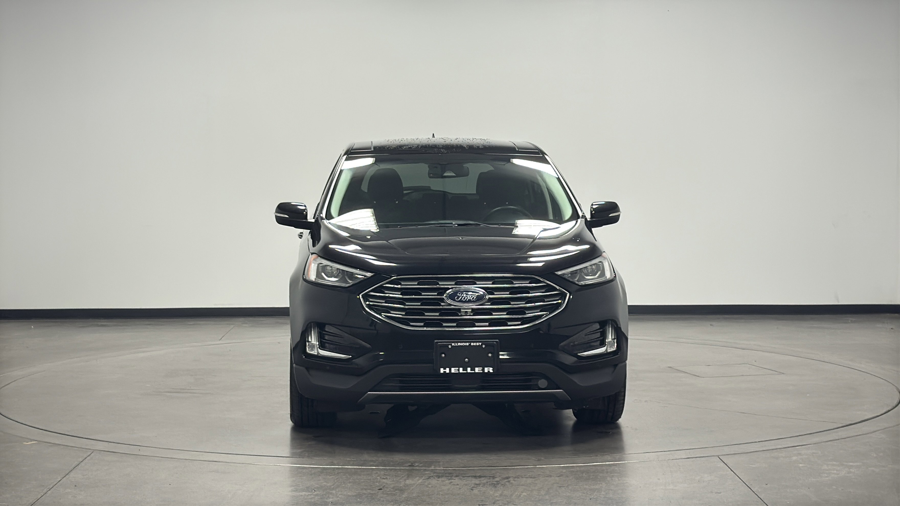 2019 Ford Edge Titanium photo 2