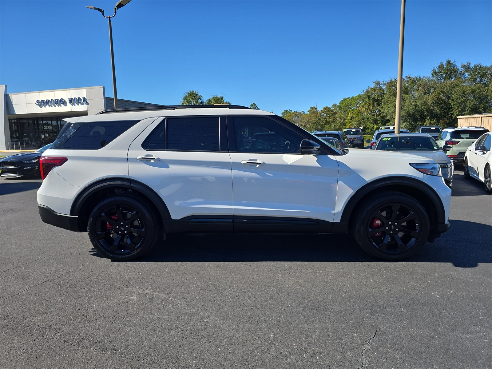 2023 Ford Explorer ST photo 3