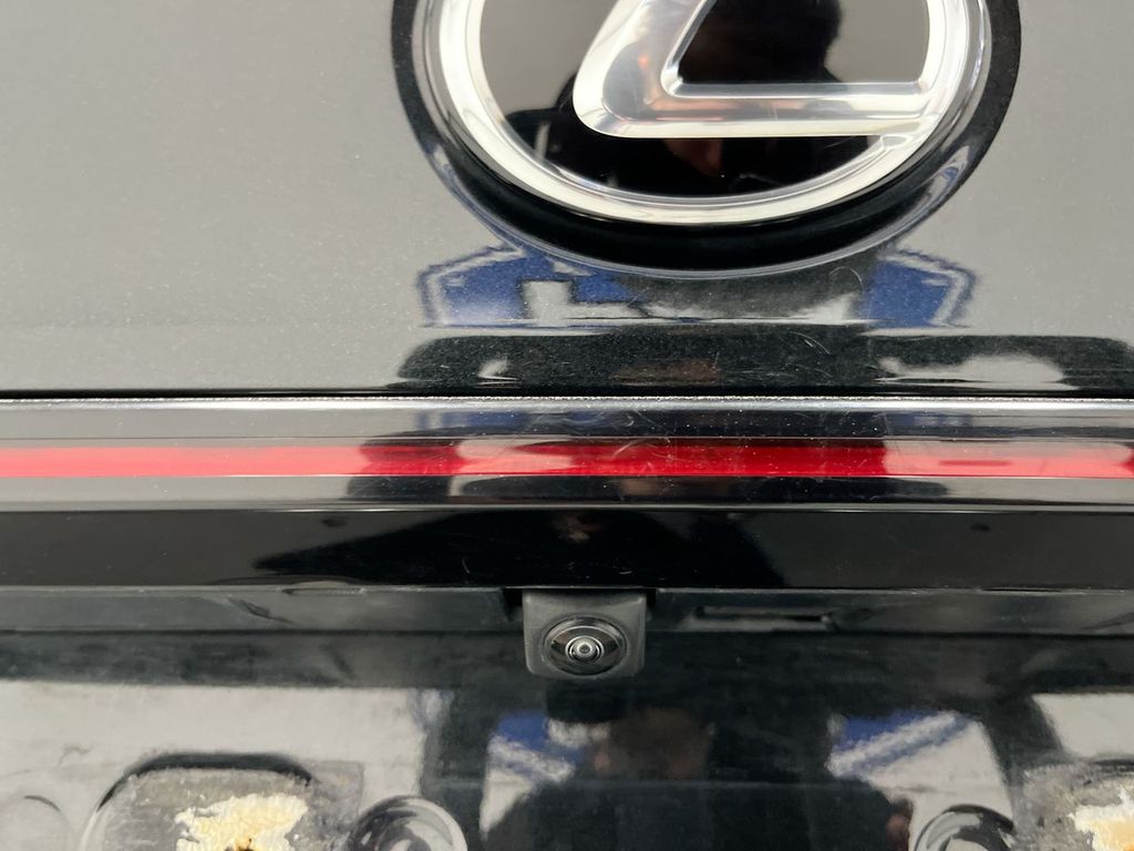 2022 Lexus IS 300 photo 4