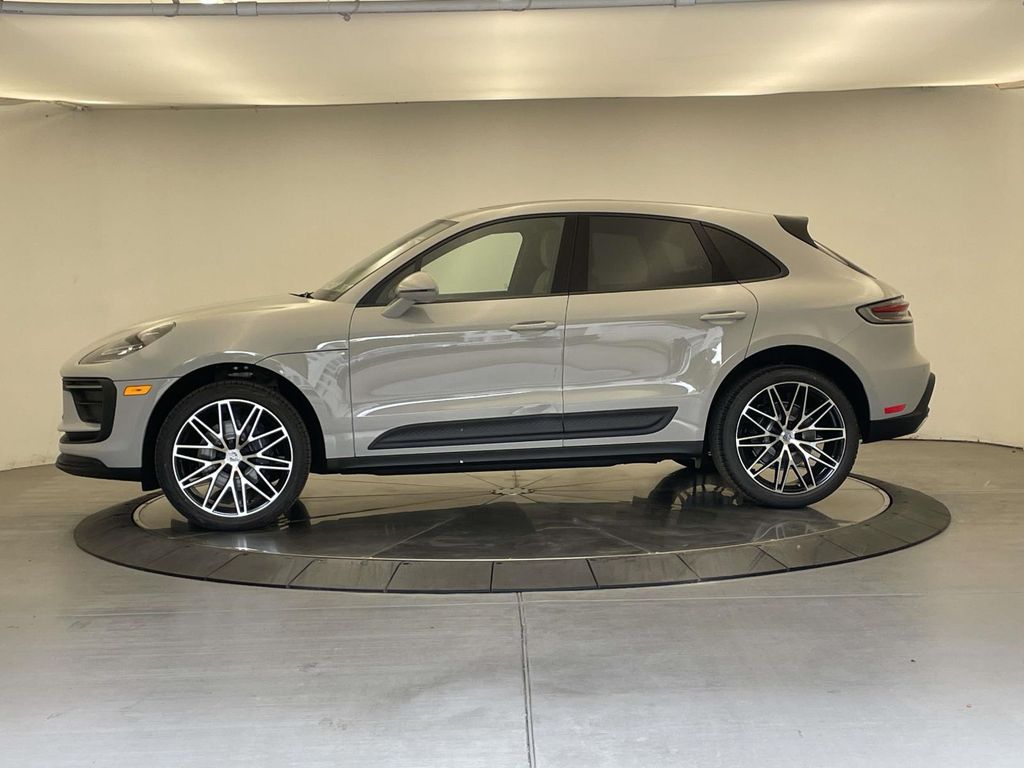 2026 Porsche Macan Base photo 2