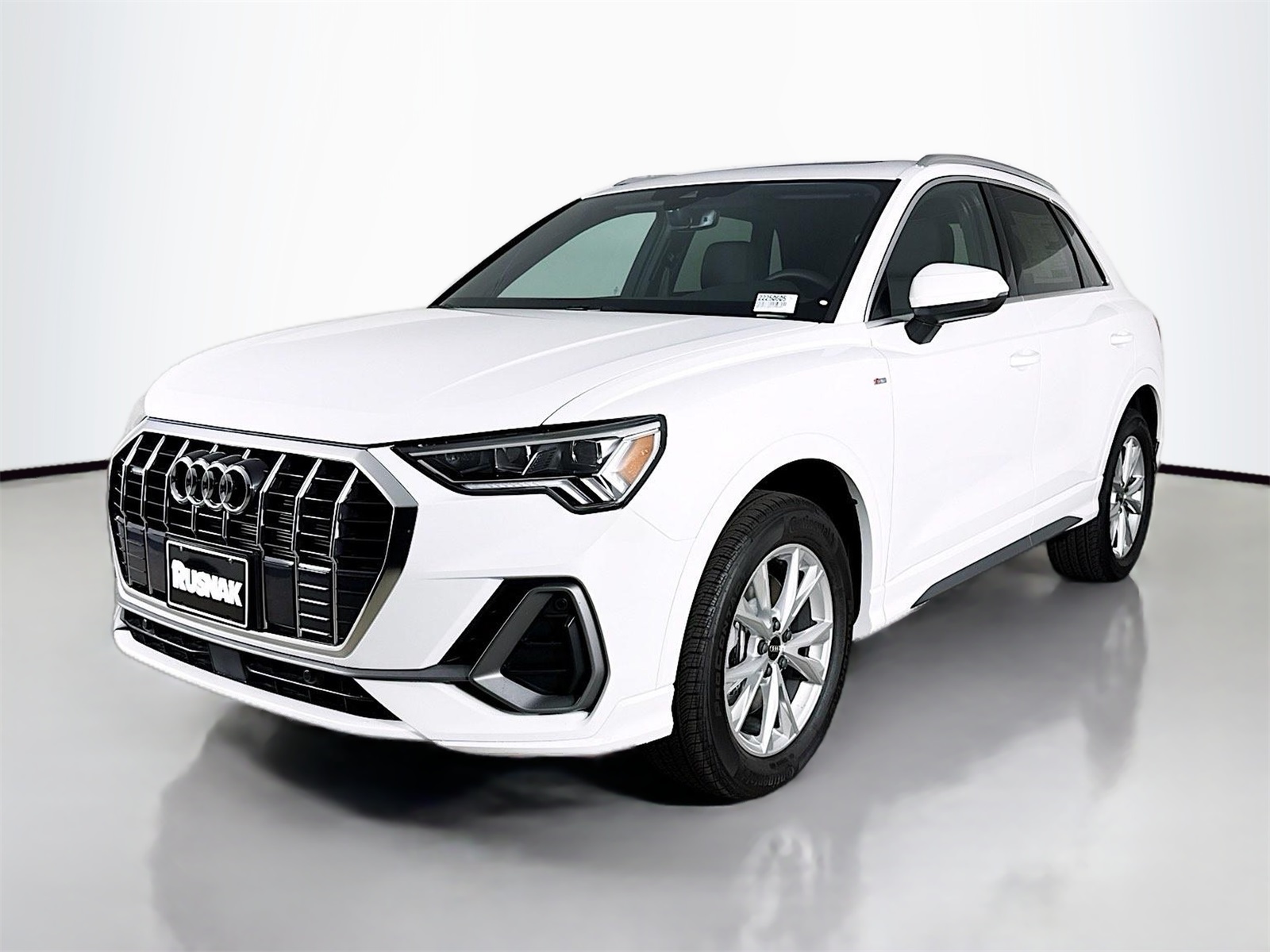 2025 Audi Q3 45 TFSI S line Premium photo 3