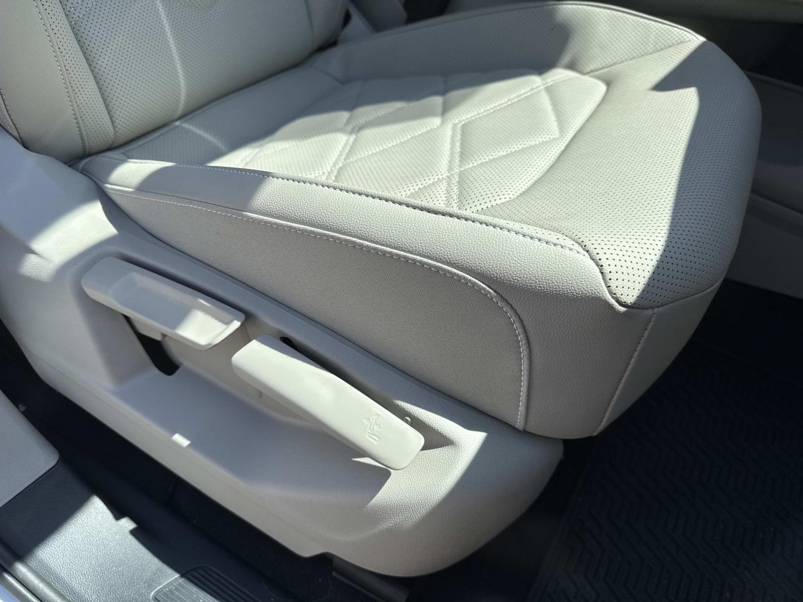 2025 Volkswagen Atlas SE photo 10