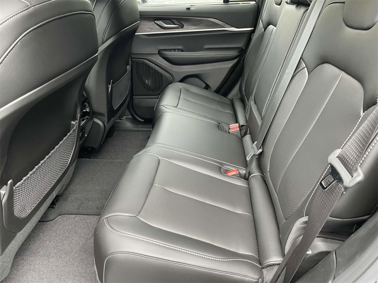 2025 Jeep Grand Cherokee Limited photo 12