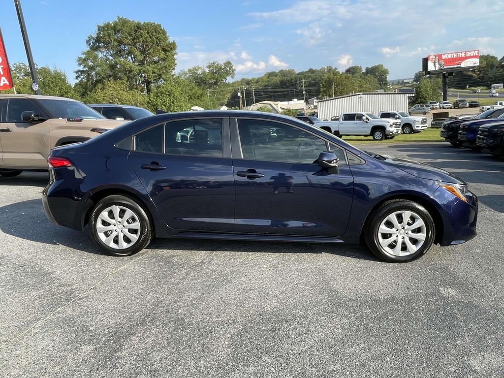 2025 Toyota Corolla LE photo 2