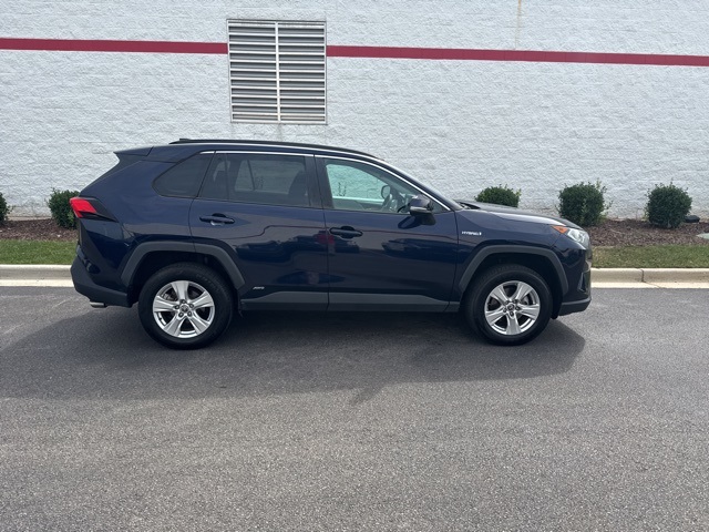 2021 Toyota RAV4 Hybrid XLE photo 3
