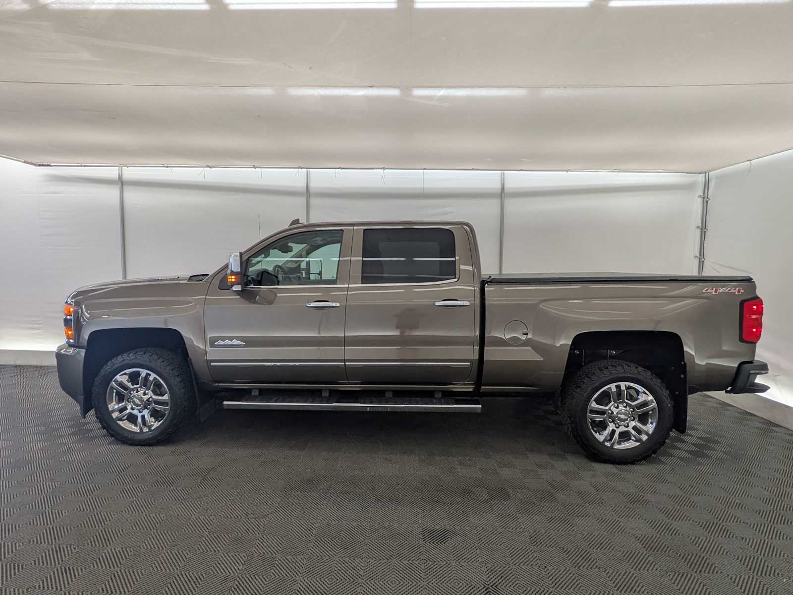 2015 Chevrolet Silverado 2500HD High Country photo 2