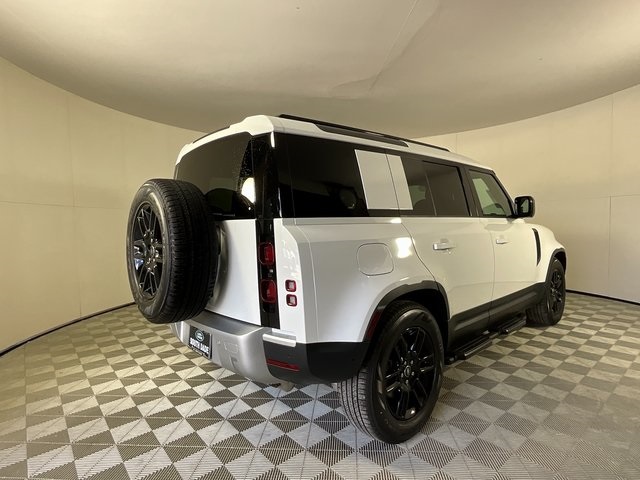 2025 Land Rover Defender 110 S photo 3