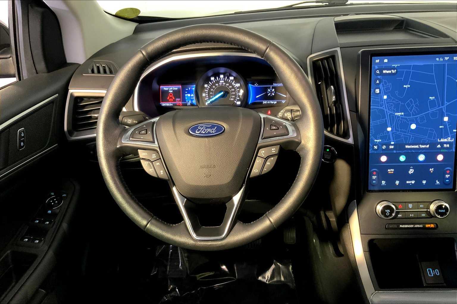 2021 Ford Edge SEL photo 5