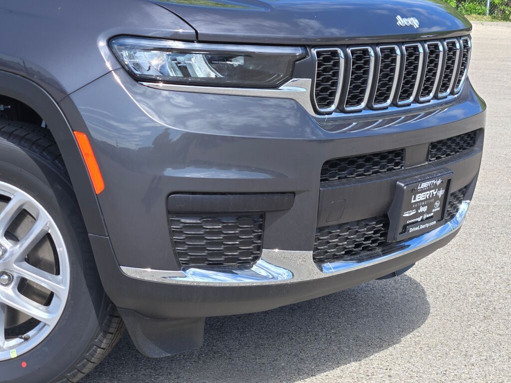 2025 Jeep Grand Cherokee Laredo X photo 2